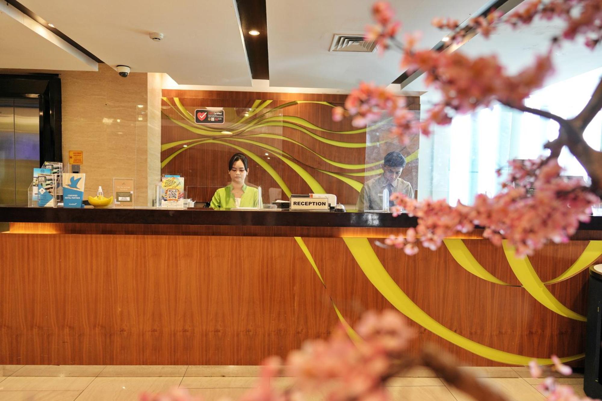 Bonnet Hotel Surabaya Exterior foto
