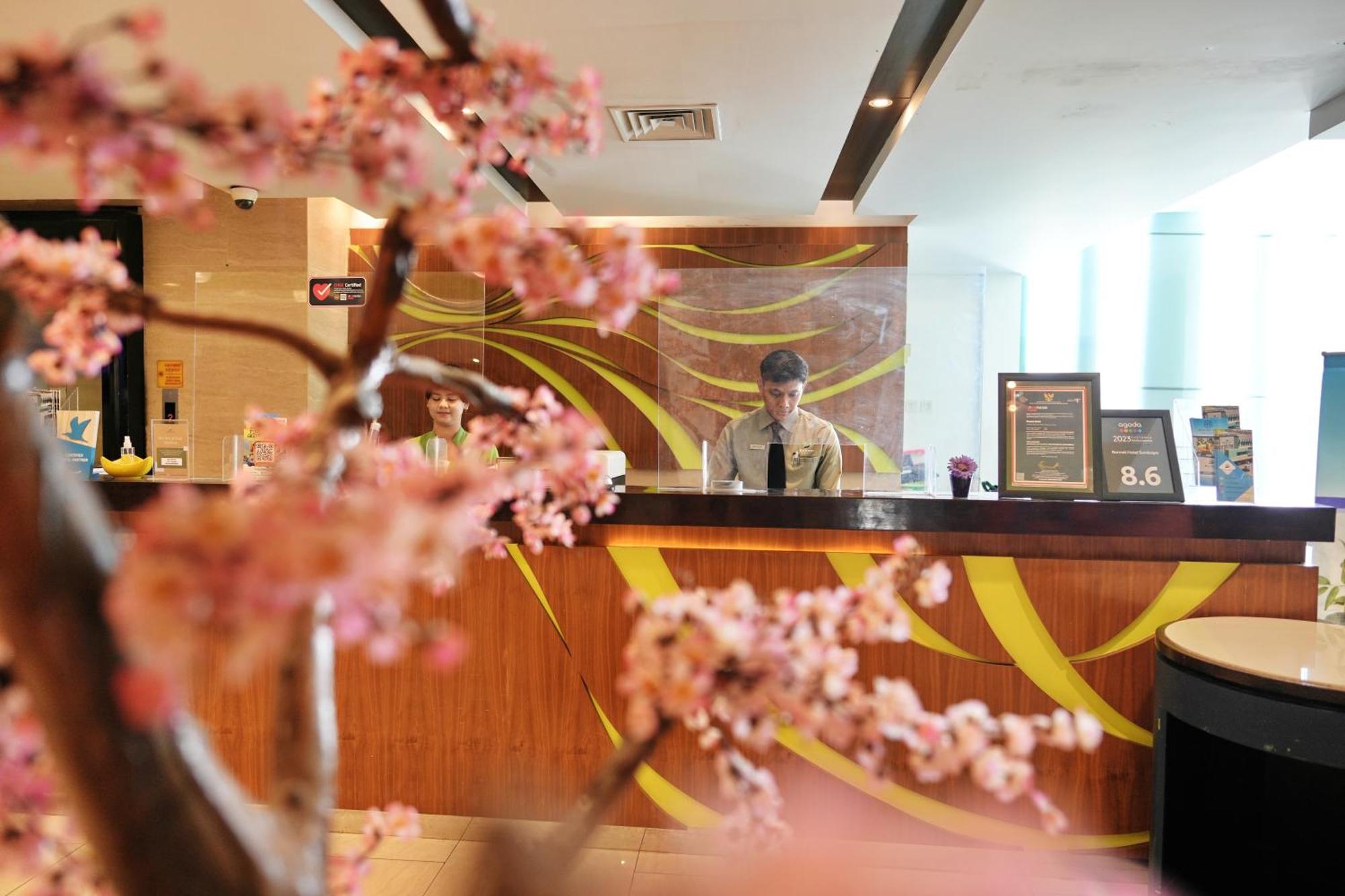 Bonnet Hotel Surabaya Exterior foto