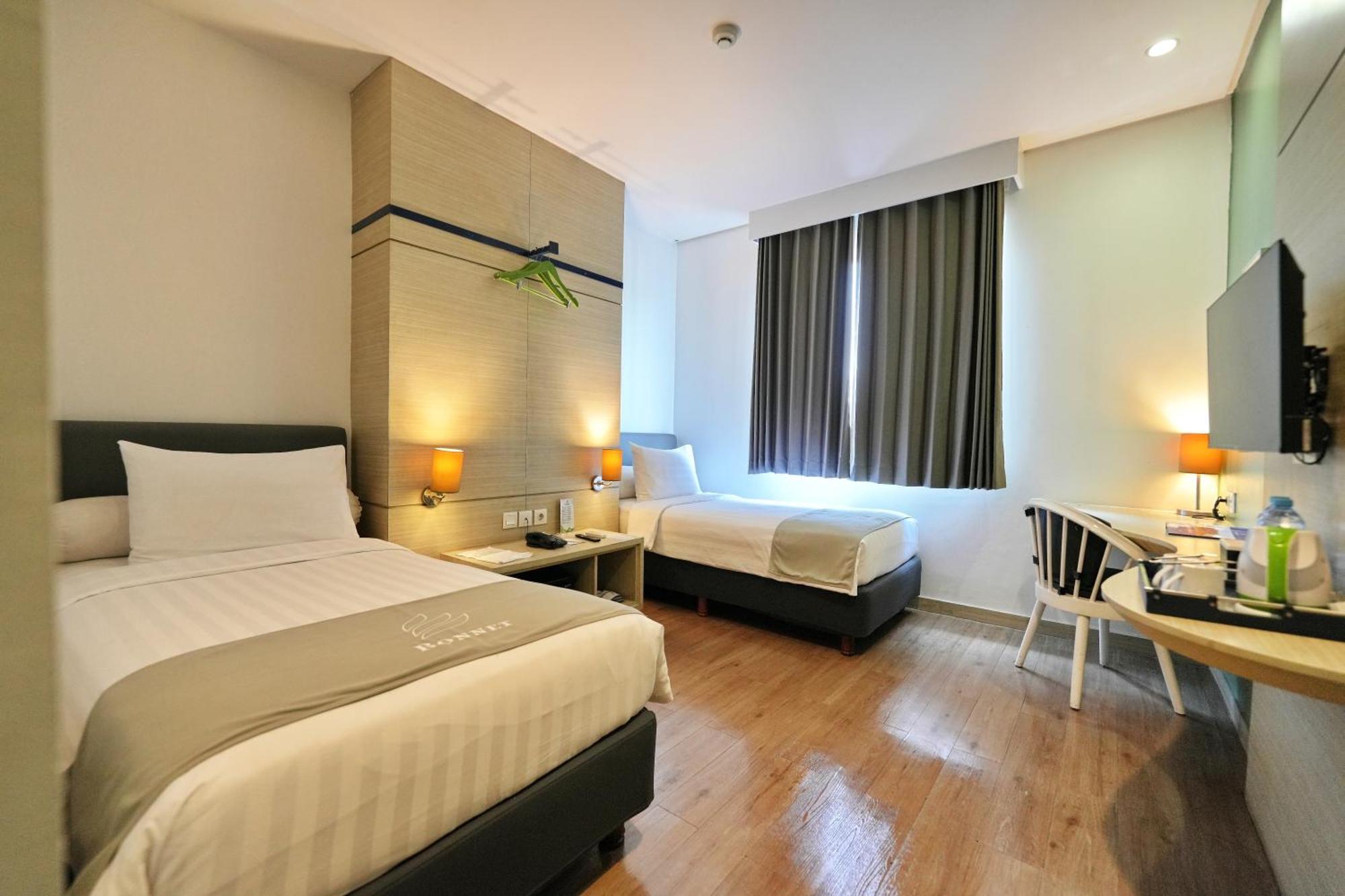 Bonnet Hotel Surabaya Exterior foto