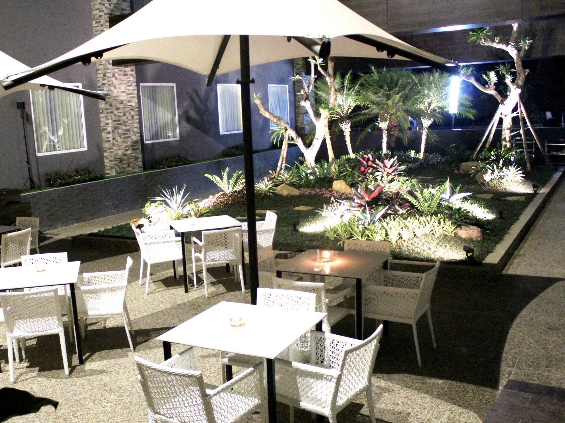 Bonnet Hotel Surabaya Exterior foto