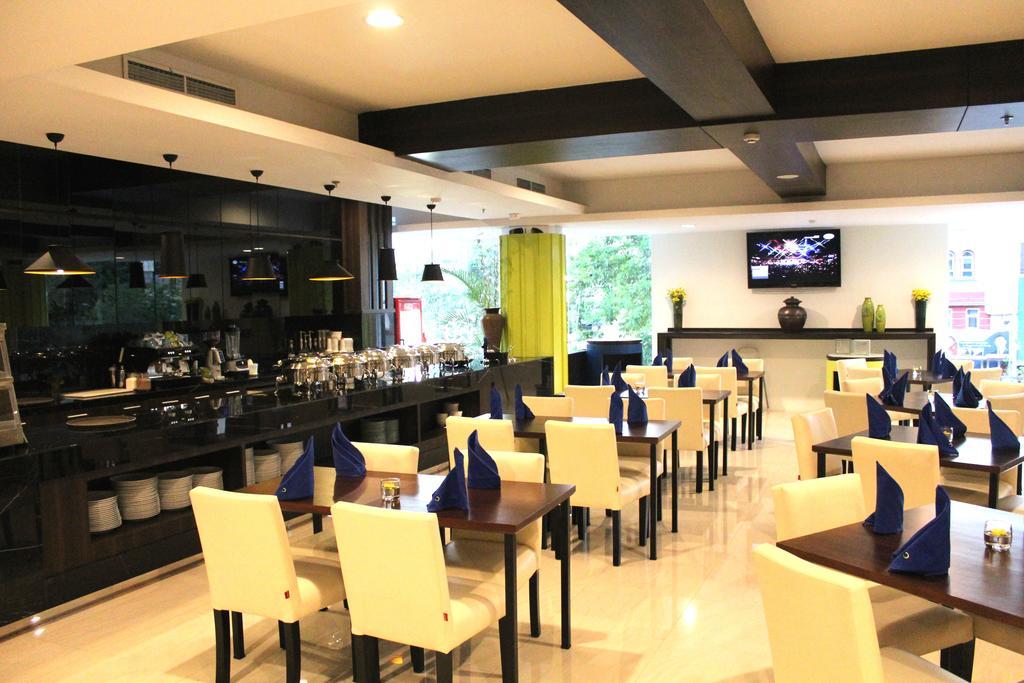 Bonnet Hotel Surabaya Exterior foto