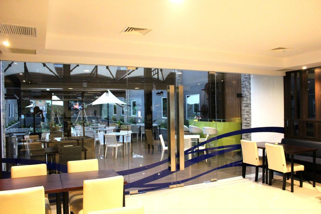 Bonnet Hotel Surabaya Exterior foto