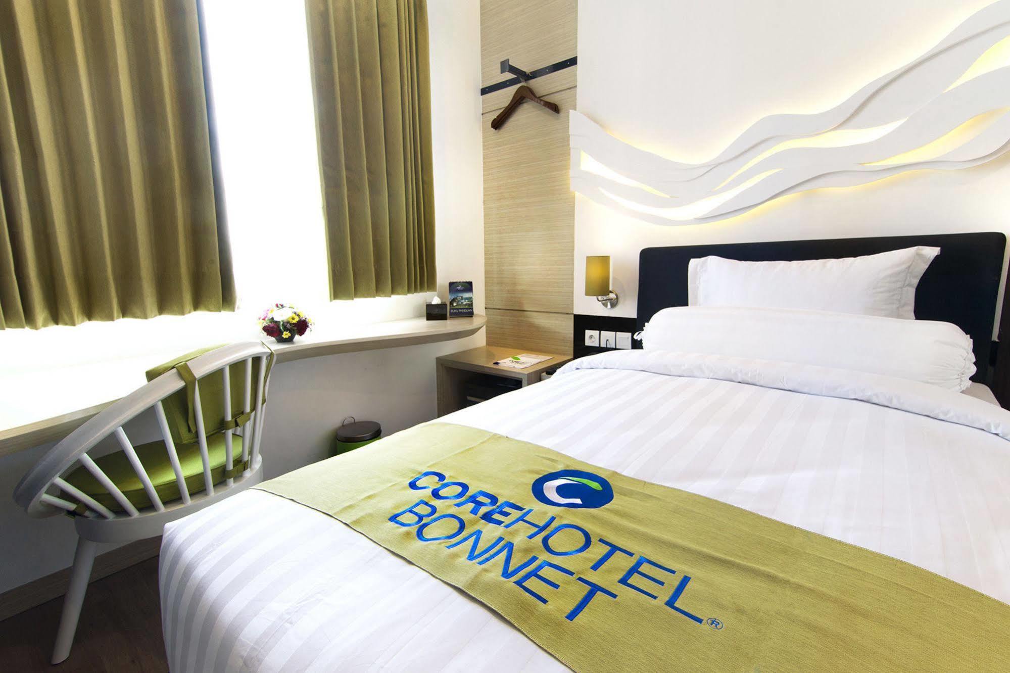 Bonnet Hotel Surabaya Exterior foto