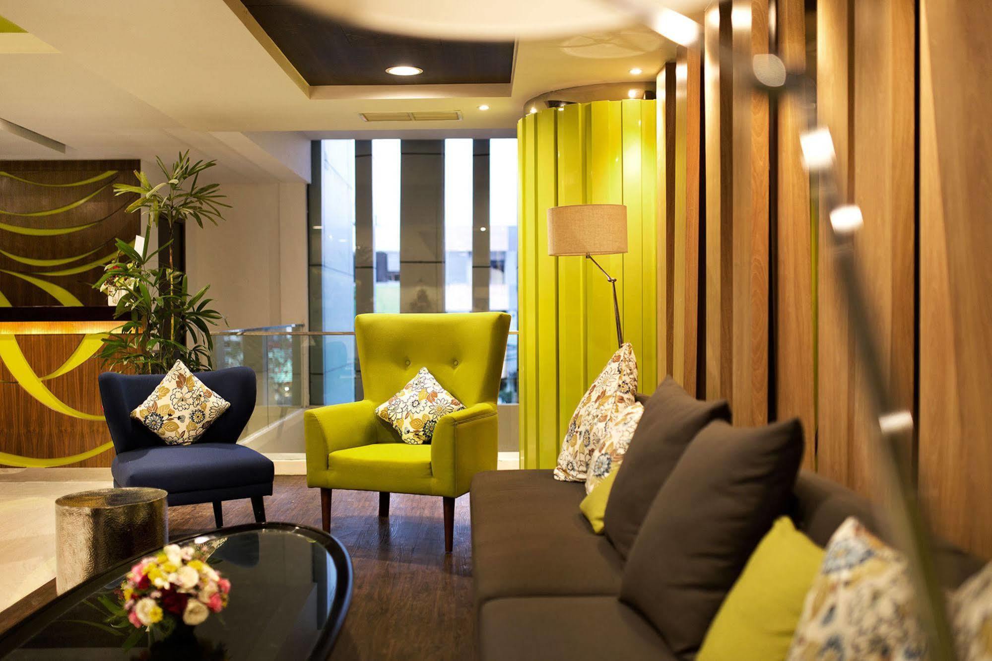 Bonnet Hotel Surabaya Exterior foto