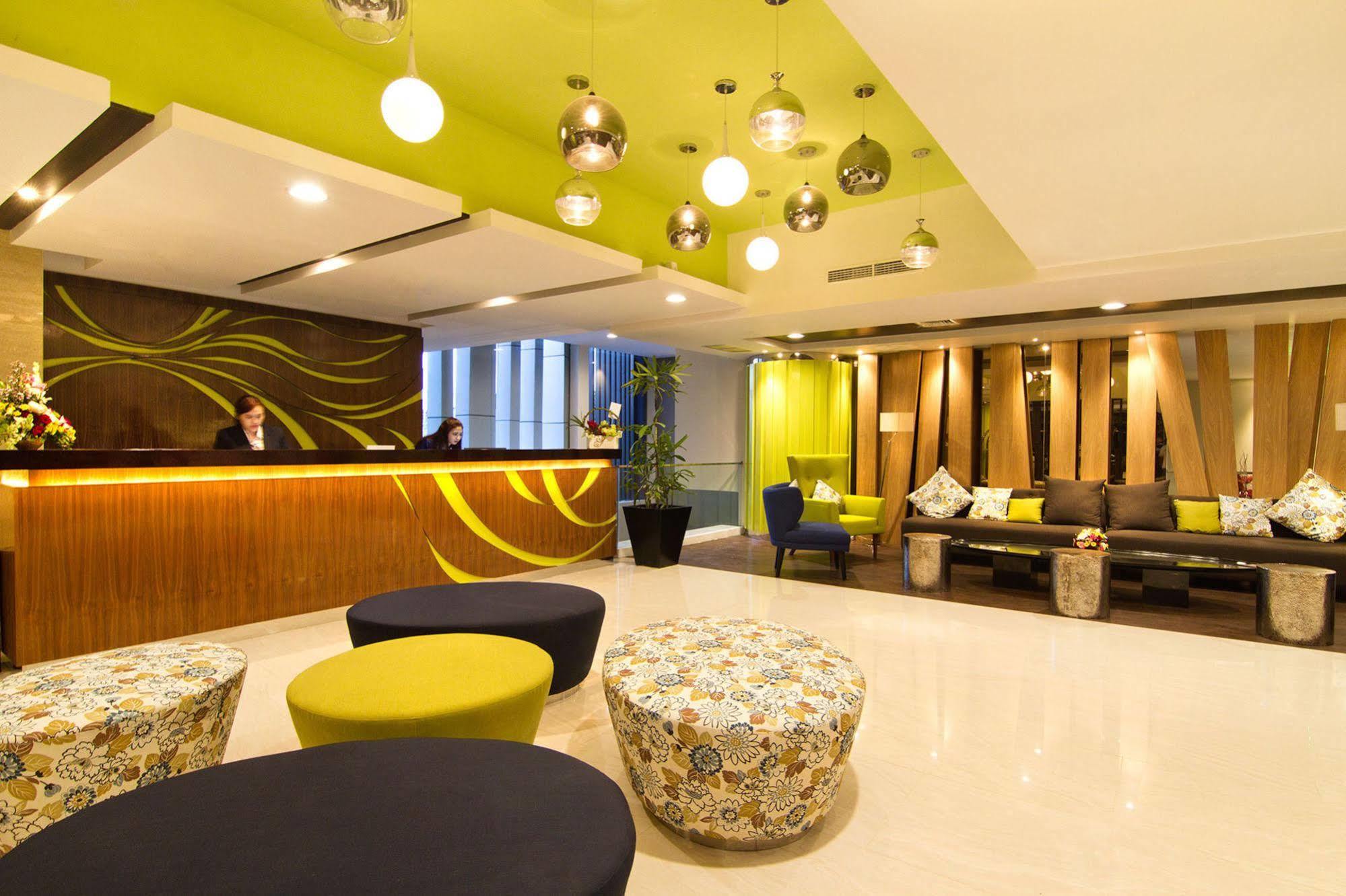 Bonnet Hotel Surabaya Exterior foto