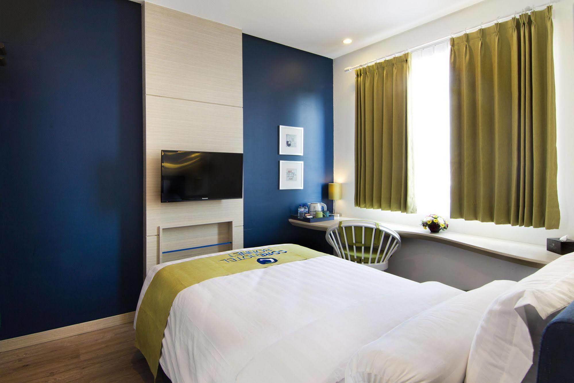 Bonnet Hotel Surabaya Exterior foto