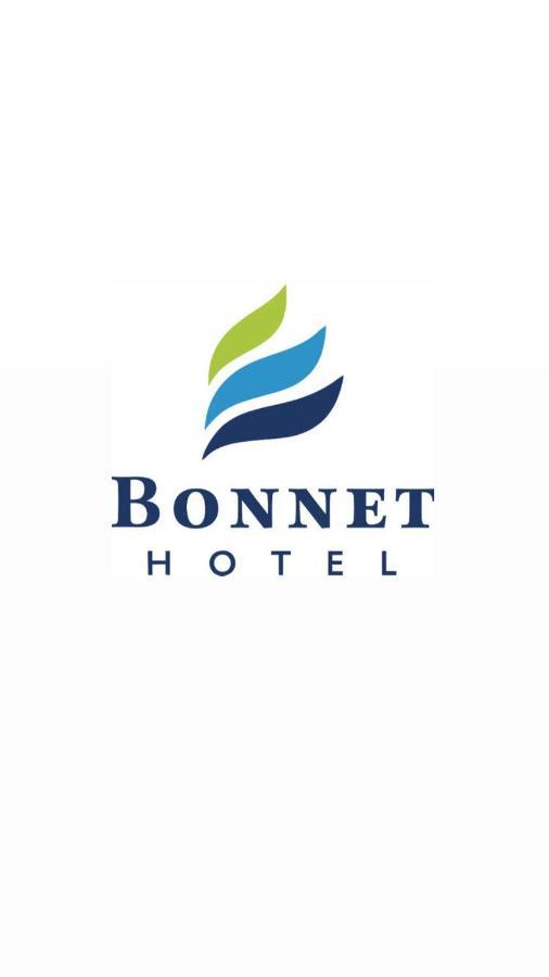 Bonnet Hotel Surabaya Exterior foto